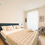 Apartman Slataper 9 Tirabora Short Rent, Con Parcheggio Privato Trieszt