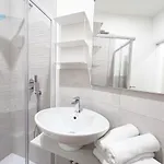 Apartman Slataper 9 Tirabora Short Rent, Con Parcheggio Privato Trieszt